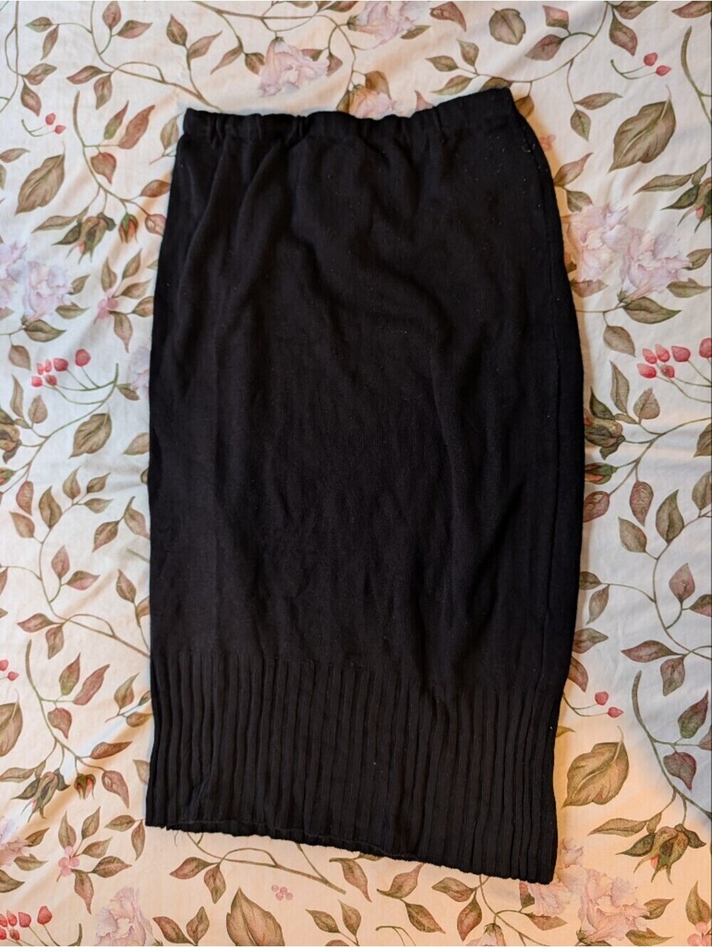 Vintage 90s Women's Black Ribbed Maxi Skirt